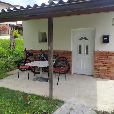 Lenilenii Bungalow 亚伊采 外观 照片